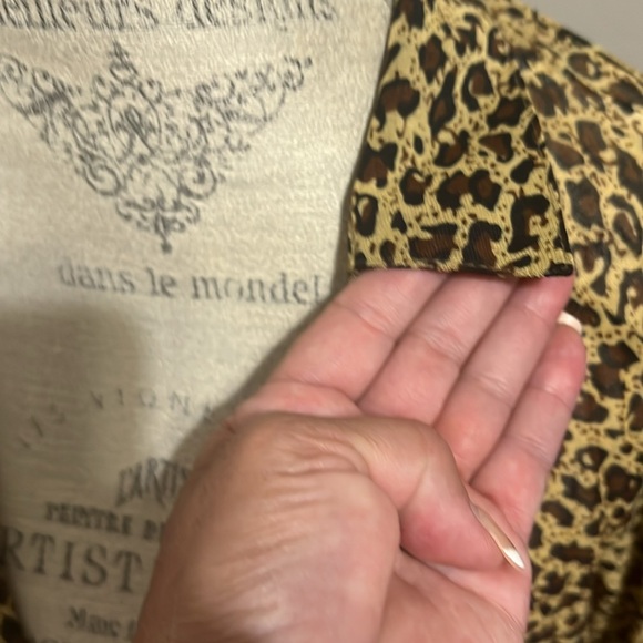 Leopard blouse with pocket and a collar - Picture 3 of 6